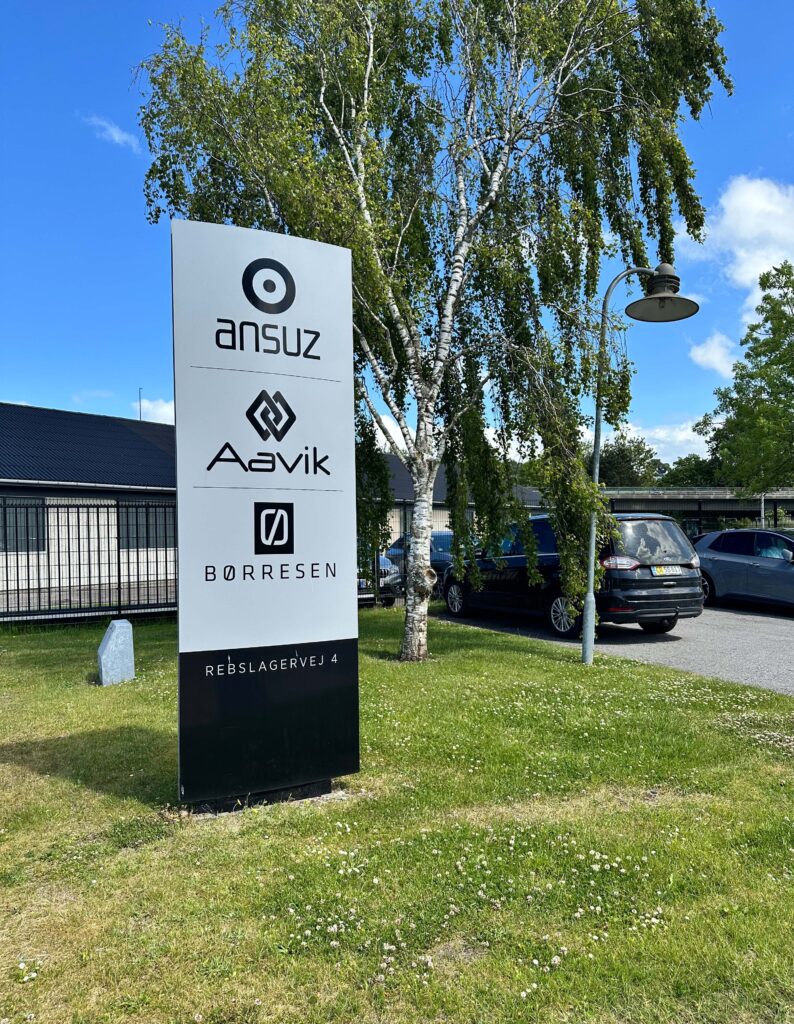 Das Firmenschild in Aalborg.