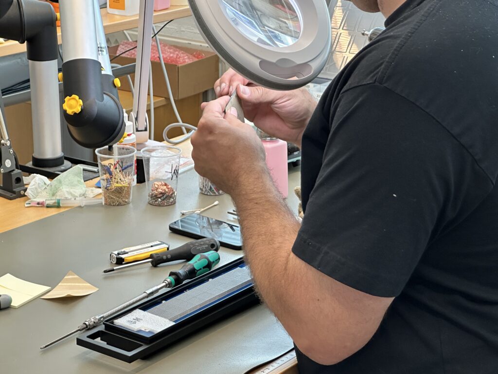 Viel Handarbeit auch in den Elektronik Konzepten.